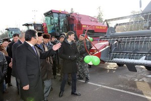 19 декабря 2014г., на Старой площади г.Бишкек состоялось торжественное вручение сельхозтехники.